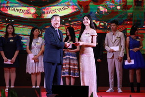 สภาคณาจารย์และพนักงาน จัดโครงการประกวดร้องเพลงไทยสากล-ลูกทุ่ง Suan Dusit Golden Voice 2024 รอบตัดสิน